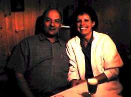 gril9928.jpg (8065 Byte)